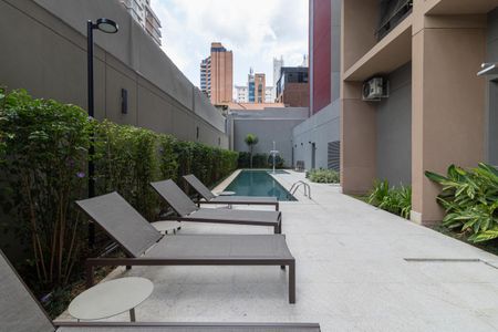 Studio para alugar com 33m², 1 quarto e sem vaga Studio para alugar com 33m², 1 quarto e sem vagaÁrea comum - Piscina