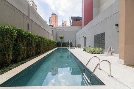 Studio para alugar com 33m², 1 quarto e sem vaga Studio para alugar com 33m², 1 quarto e sem vagaÁrea comum - Piscina