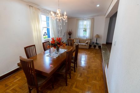 Casa para alugar com 5000m², 4 quartos e 10 vagas Casa para alugar com 5000m², 4 quartos e 10 vagasSala