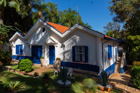 Casa para alugar com 5000m², 4 quartos e 10 vagas Casa para alugar com 5000m², 4 quartos e 10 vagasFachada