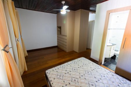 Casa para alugar com 5000m², 4 quartos e 10 vagas Casa para alugar com 5000m², 4 quartos e 10 vagasSuíte