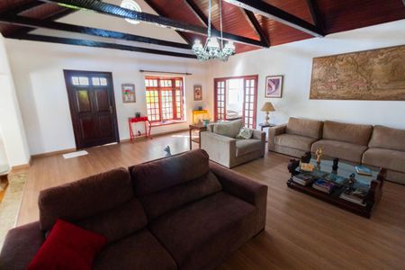 Casa para alugar com 5000m², 4 quartos e 10 vagas Casa para alugar com 5000m², 4 quartos e 10 vagasSala