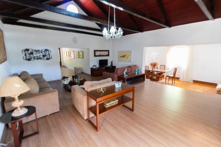 Casa para alugar com 5000m², 4 quartos e 10 vagas Casa para alugar com 5000m², 4 quartos e 10 vagasSala