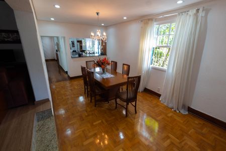 Casa para alugar com 5000m², 4 quartos e 10 vagas Casa para alugar com 5000m², 4 quartos e 10 vagasSala