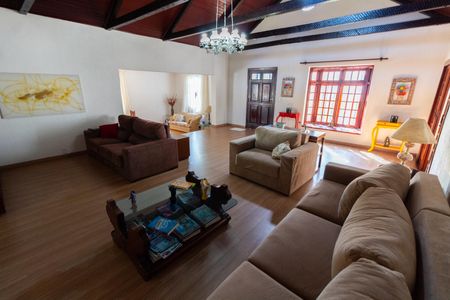 Casa para alugar com 5000m², 4 quartos e 10 vagas Casa para alugar com 5000m², 4 quartos e 10 vagasSala