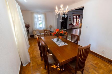 Casa para alugar com 5000m², 4 quartos e 10 vagas Casa para alugar com 5000m², 4 quartos e 10 vagasSala