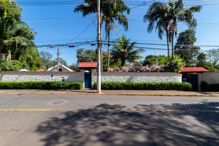 Casa para alugar com 5000m², 4 quartos e 10 vagas Casa para alugar com 5000m², 4 quartos e 10 vagasFachada