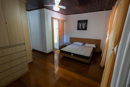 Casa para alugar com 5000m², 4 quartos e 10 vagas Casa para alugar com 5000m², 4 quartos e 10 vagasSuíte