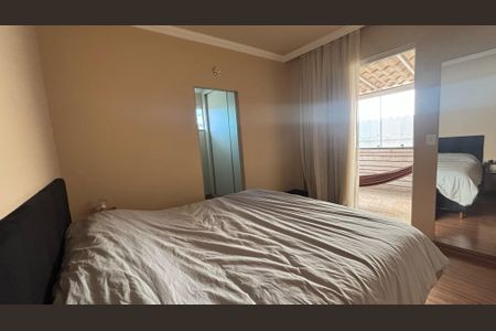 Casa à venda com 250m², 3 quartos e 2 vagas Casa à venda com 250m², 3 quartos e 2 vagasQuarto 1