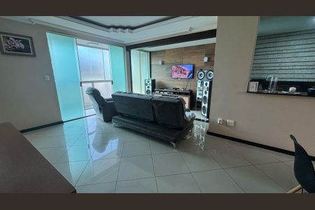 Casa à venda com 250m², 3 quartos e 2 vagas Casa à venda com 250m², 3 quartos e 2 vagasSala