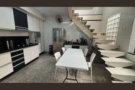 Casa à venda com 250m², 3 quartos e 2 vagas Casa à venda com 250m², 3 quartos e 2 vagasCozinha