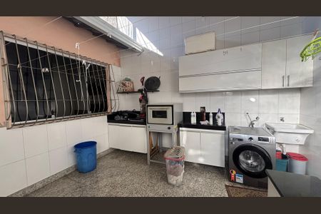 Casa à venda com 250m², 3 quartos e 2 vagas Casa à venda com 250m², 3 quartos e 2 vagasÁrea de Serviço