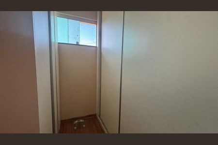 Casa à venda com 250m², 3 quartos e 2 vagas Casa à venda com 250m², 3 quartos e 2 vagasCloset