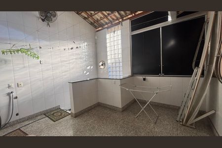 Casa à venda com 250m², 3 quartos e 2 vagas Casa à venda com 250m², 3 quartos e 2 vagasÁrea de Serviço