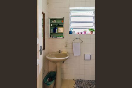 Casa à venda com 160m², 3 quartos e 1 vaga Casa à venda com 160m², 3 quartos e 1 vagaBanheiro Casa dos Fundos