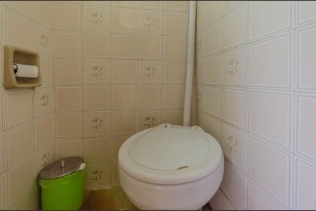 Casa à venda com 160m², 3 quartos e 1 vaga Casa à venda com 160m², 3 quartos e 1 vagaBanheiro de Serviço Casa dos Fundos