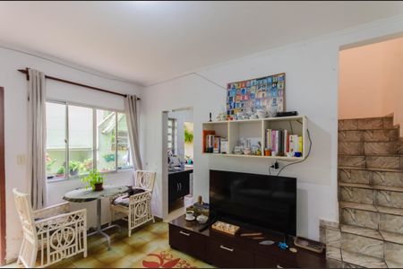 Casa à venda com 160m², 3 quartos e 1 vaga Casa à venda com 160m², 3 quartos e 1 vagaSala Casa dos Fundos