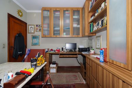 Casa à venda com 500m², 4 quartos e 3 vagas Casa à venda com 500m², 4 quartos e 3 vagasEscritório