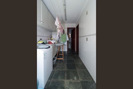 Casa à venda com 500m², 4 quartos e 3 vagas Casa à venda com 500m², 4 quartos e 3 vagasÁrea de Serviço