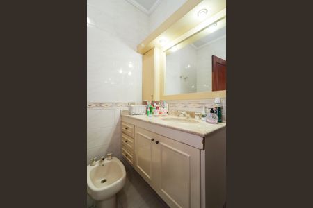 Casa à venda com 500m², 4 quartos e 3 vagas Casa à venda com 500m², 4 quartos e 3 vagasBanheiro da Suíte 2