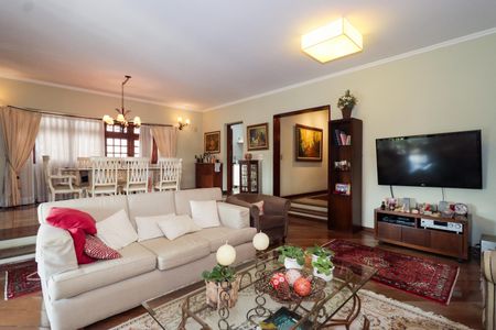 Casa à venda com 500m², 4 quartos e 3 vagas Casa à venda com 500m², 4 quartos e 3 vagasSala