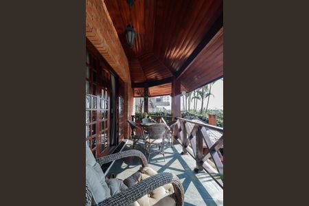 Casa à venda com 500m², 4 quartos e 3 vagas Casa à venda com 500m², 4 quartos e 3 vagasVaranda da Sala