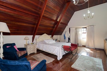 Casa à venda com 500m², 4 quartos e 3 vagas Casa à venda com 500m², 4 quartos e 3 vagasSuíte 1