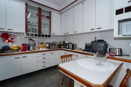 Casa à venda com 500m², 4 quartos e 3 vagas Casa à venda com 500m², 4 quartos e 3 vagasCozinha