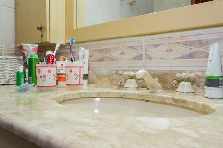 Casa à venda com 500m², 4 quartos e 3 vagas Casa à venda com 500m², 4 quartos e 3 vagasBanheiro da Suíte 2