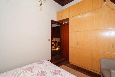 Casa à venda com 500m², 4 quartos e 3 vagas Casa à venda com 500m², 4 quartos e 3 vagasQuarto 1