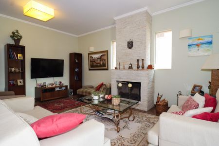 Casa à venda com 500m², 4 quartos e 3 vagas Casa à venda com 500m², 4 quartos e 3 vagasSala