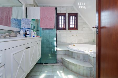 Casa à venda com 500m², 4 quartos e 3 vagas Casa à venda com 500m², 4 quartos e 3 vagasBanheiro da Suíte 1