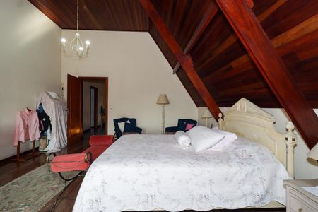 Casa à venda com 500m², 4 quartos e 3 vagas Casa à venda com 500m², 4 quartos e 3 vagasSuíte 1