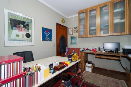 Casa à venda com 500m², 4 quartos e 3 vagas Casa à venda com 500m², 4 quartos e 3 vagasEscritório