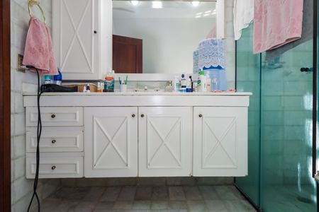 Casa à venda com 500m², 4 quartos e 3 vagas Casa à venda com 500m², 4 quartos e 3 vagasBanheiro da Suíte 1