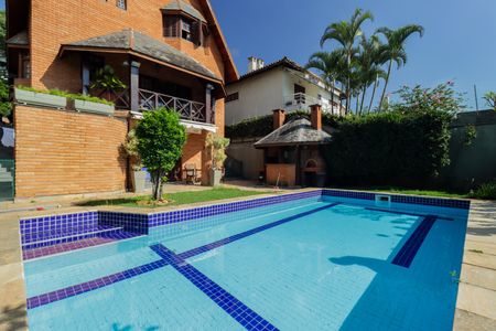 Casa à venda com 500m², 4 quartos e 3 vagas Casa à venda com 500m², 4 quartos e 3 vagasÁrea comum - Piscina
