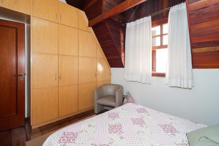 Casa à venda com 500m², 4 quartos e 3 vagas Casa à venda com 500m², 4 quartos e 3 vagasQuarto 1