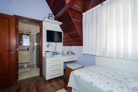 Casa à venda com 500m², 4 quartos e 3 vagas Casa à venda com 500m², 4 quartos e 3 vagasSuíte 2