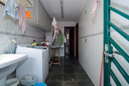 Casa à venda com 500m², 4 quartos e 3 vagas Casa à venda com 500m², 4 quartos e 3 vagasÁrea de Serviço