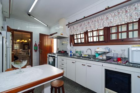 Casa à venda com 500m², 4 quartos e 3 vagas Casa à venda com 500m², 4 quartos e 3 vagasCozinha