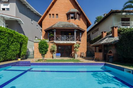 Casa à venda com 500m², 4 quartos e 3 vagas Casa à venda com 500m², 4 quartos e 3 vagasÁrea comum - Piscina
