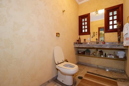 Casa à venda com 500m², 4 quartos e 3 vagas Casa à venda com 500m², 4 quartos e 3 vagasLavabo