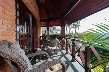 Casa à venda com 500m², 4 quartos e 3 vagas Casa à venda com 500m², 4 quartos e 3 vagasVaranda da Sala