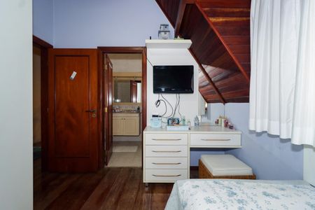 Casa à venda com 500m², 4 quartos e 3 vagas Casa à venda com 500m², 4 quartos e 3 vagasSuíte 2