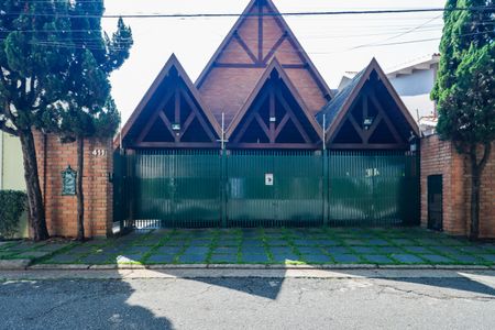 Casa à venda com 500m², 4 quartos e 3 vagas Casa à venda com 500m², 4 quartos e 3 vagasFachada