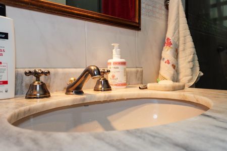 Casa à venda com 500m², 4 quartos e 3 vagas Casa à venda com 500m², 4 quartos e 3 vagasBanheiro