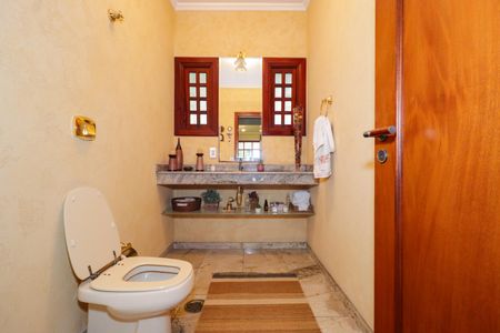 Casa à venda com 500m², 4 quartos e 3 vagas Casa à venda com 500m², 4 quartos e 3 vagasLavabo