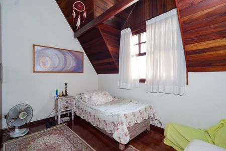 Casa à venda com 500m², 4 quartos e 3 vagas Casa à venda com 500m², 4 quartos e 3 vagasQuarto 2