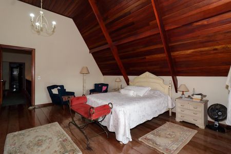 Casa à venda com 500m², 4 quartos e 3 vagas Casa à venda com 500m², 4 quartos e 3 vagasSuíte 1