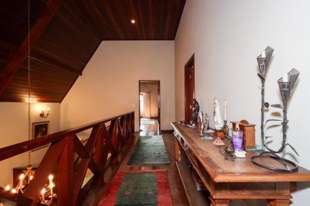 Casa à venda com 500m², 4 quartos e 3 vagas Casa à venda com 500m², 4 quartos e 3 vagasCorredor